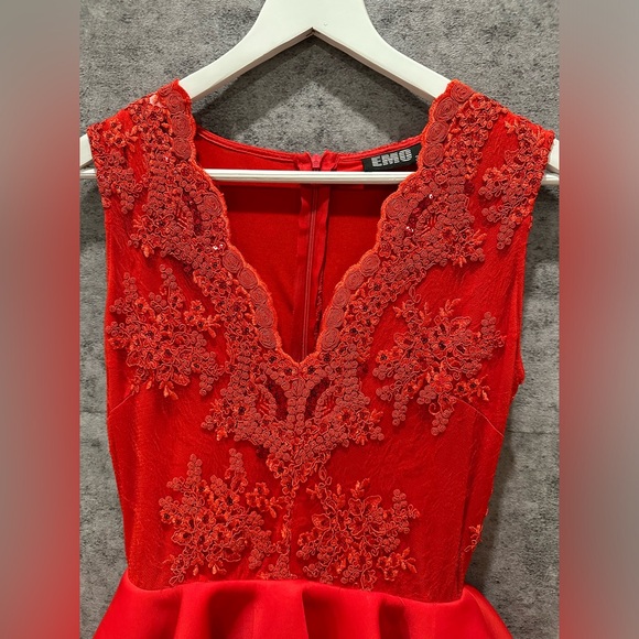 Elegant Red Lace Peplum Dress - Size S - Picture 3 of 5